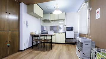 Design Quadruple Room, Non Smoking, Shared Bathroom (Pet friendly,A)