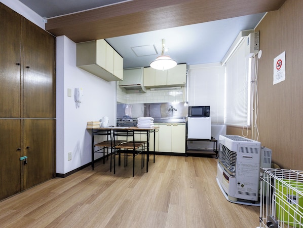 Design Quadruple Room, Non Smoking, Shared Bathroom (Pet friendly,A) | Free WiFi