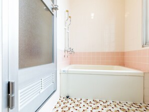 Design Quadruple Room, Non Smoking, Shared Bathroom (Pet friendly,A) | Bathroom - Tabist JKN Twin Hotel (Asahikawa)