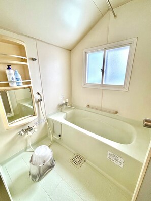 Traditional İki Ayrı Yataklı Oda, Sigara İçilmez, Evcil Hayvanlara İzin Verilir (E) | Banyo | Saç kurutma makinesi, havlu, şampuan 