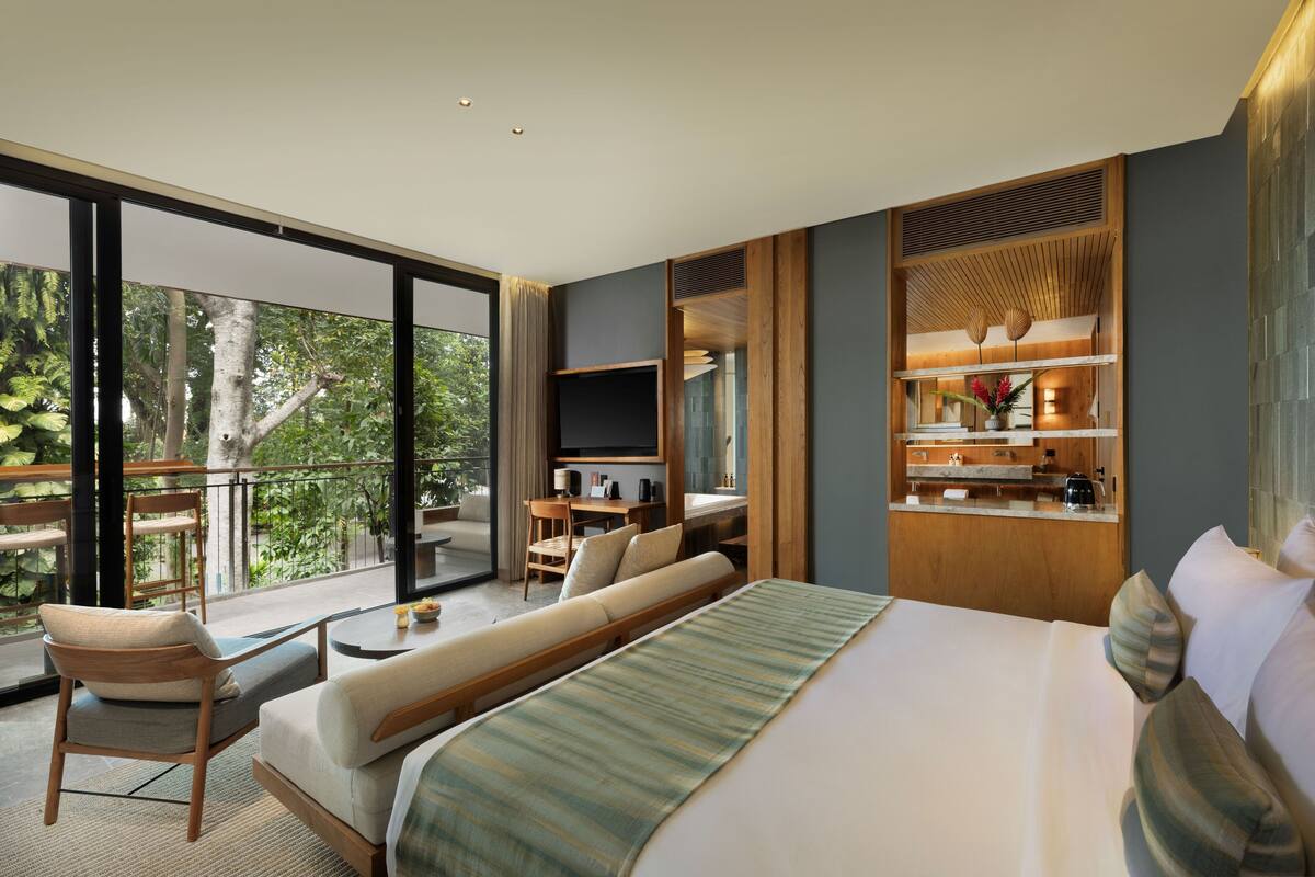 Suite | Minibar (some free items), in-room safe, desk, soundproofing