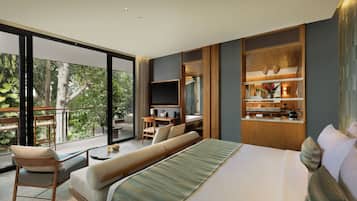 Suites | Free minibar items, in-room safe, desk, free WiFi