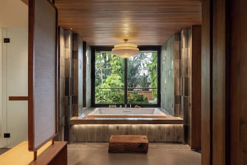 Suite | Bagno | Vasca e doccia separate, soffione a pioggia, set di cortesia gratuito