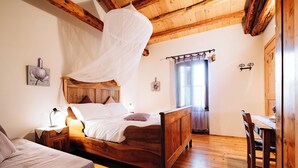 A wooden bedroom with a bed, bedside table, and a chair. - Agriturismo Le Noci (Tarzo)