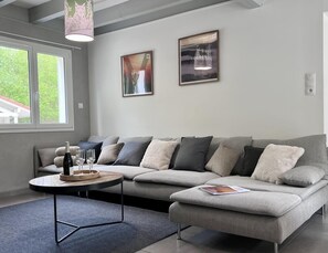 Smart-TV, videospill og DVD-spiller