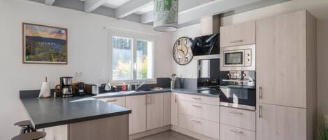 Fridge, microwave, stovetop, coffee/tea maker