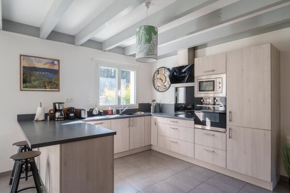 Fridge, microwave, stovetop, coffee/tea maker