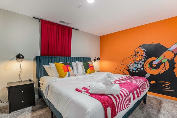 5 bedrooms, iron/ironing board, free WiFi, bed sheets
