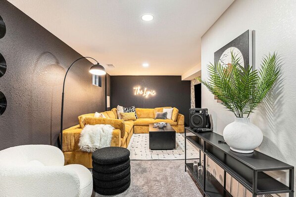 Smart TV, table football