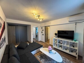 Smart TV, books - Old Town - km 0 1-bedroom apartment with Balcony, Netflix & City view (București)