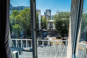 Interior - Old Town - km 0 1-bedroom apartment with Balcony, Netflix & City view (București)