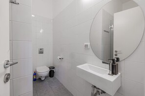 Familieleilighet, hageutsikt | Bad