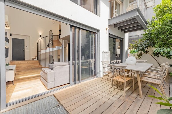 Familieleilighet, hageutsikt | Terrasse/patio