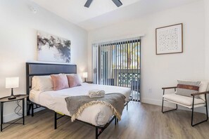 2 habitaciones, escritorio, tabla de planchar con plancha y wifi 