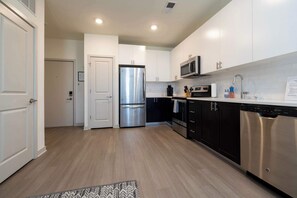 Refrigerador, microondas, horno, placa de cocina