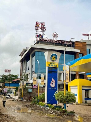 Front of property - Col's Hotel Uphaar (Ujjain)