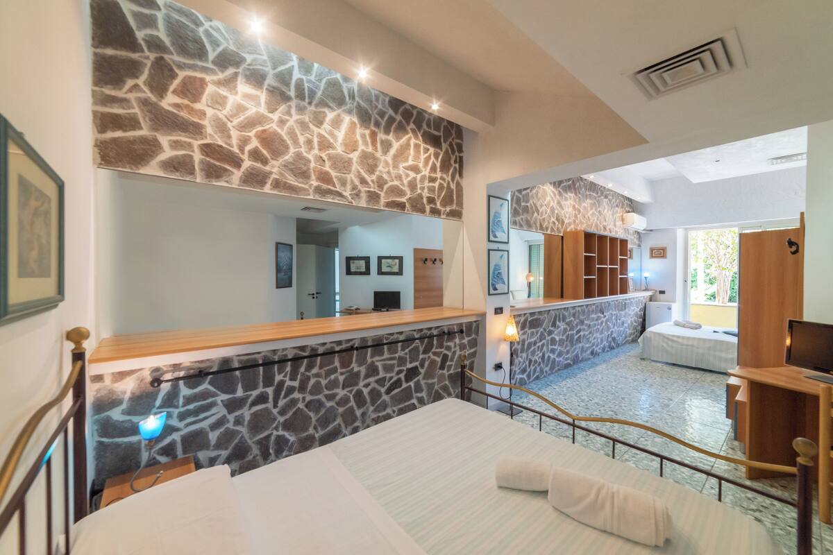 Comfort Quadruple Room | Desk, blackout drapes, iron/ironing board (on request), WiFi (free)
