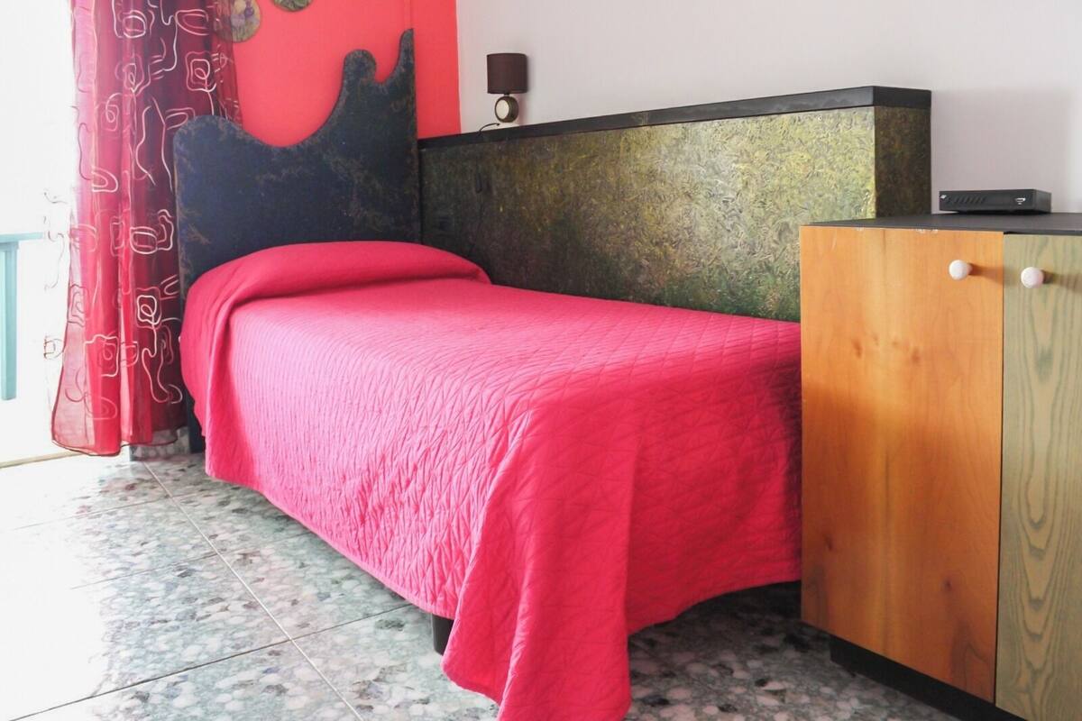 Comfort Twin Room | Desk, blackout drapes, iron/ironing board (on request), WiFi (free)