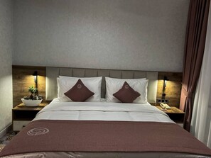 Caja de seguridad en la habitación y cortinas blackout