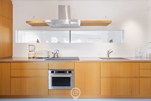 Fridge, dishwasher, blender