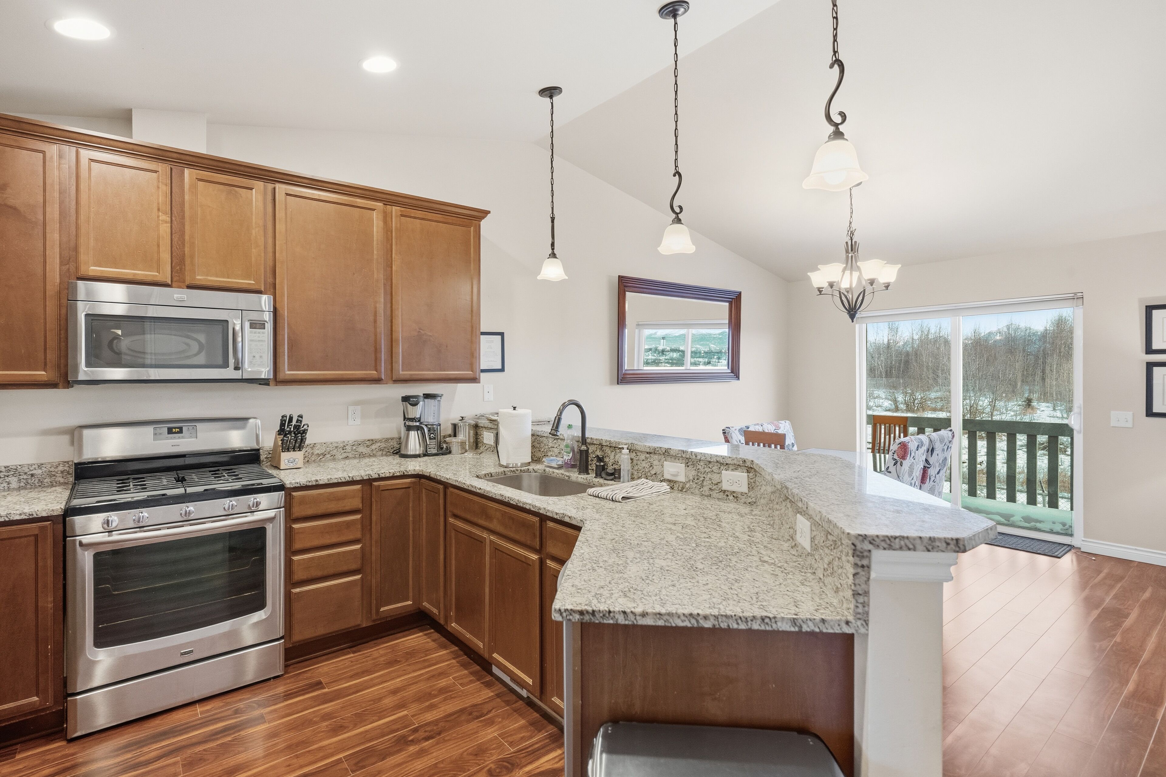 Mikrobølgeovn, ovn og kokeplater