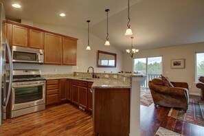 Micro-ondes, four, plaque de cuisson