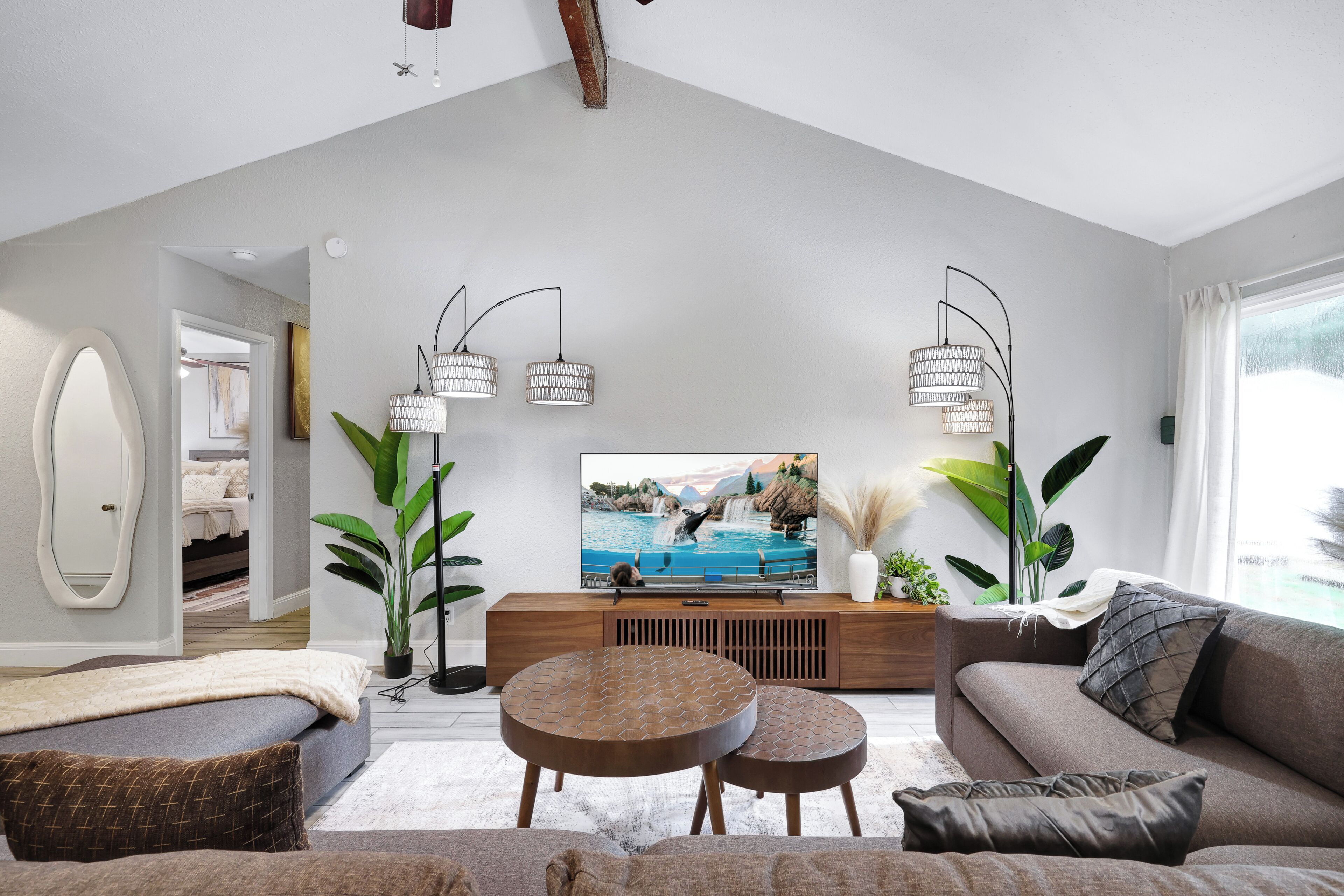 Smart TV, tenis de mesa y oficina 