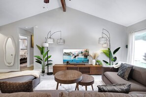 Smart TV, tenis de mesa y oficina 