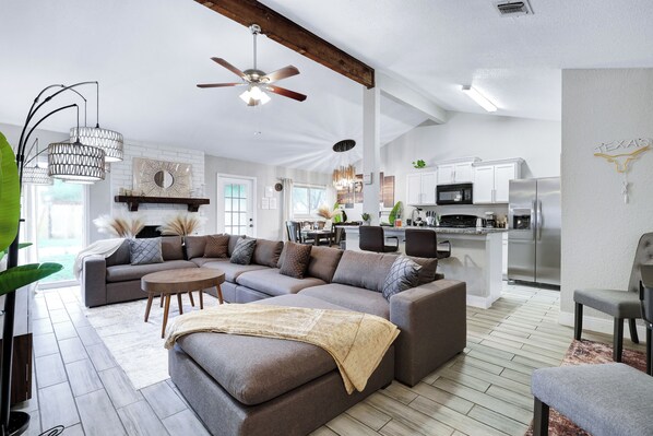 TV connectée, table de tennis de table, espaces bureaux