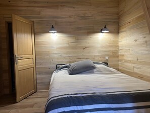 5 bedrooms, iron/ironing board, WiFi, bed sheets - Domaine Labro with Extraordinary View of the Levancou Cirque (Saint georges de luzençon)