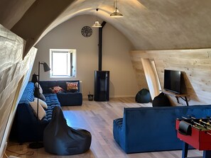 TV, fireplace, ping pong - Domaine Labro with Extraordinary View of the Levancou Cirque (Saint georges de luzençon)