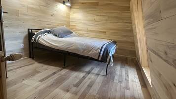 5 habitaciones, tabla de planchar con plancha, wifi y ropa de cama