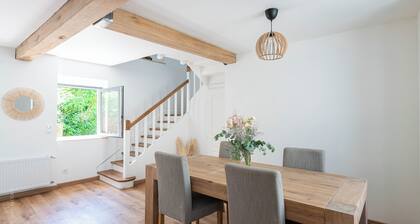 Beautiful family house sleeps 9 near the castle in Dampierre