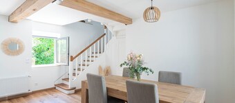 Beautiful family house sleeps 9 near the castle in Dampierre