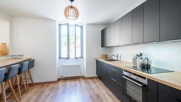 Geladeira, fogão, cooktop, lava-louças