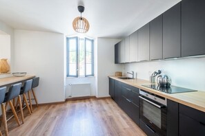 Refrigerador, horno, parrilla de estufa y lavavajillas 