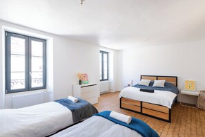 3 bedrooms, iron/ironing board, travel cot, free WiFi