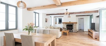 Beautiful family house sleeps 9 near the castle in Dampierre