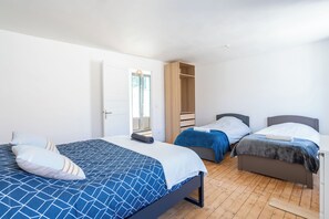 3 bedrooms, iron/ironing board, travel crib, free WiFi