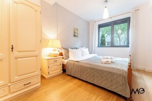 Deluxe Apartment | Premium bedding, down comforters, memory foam beds, blackout drapes