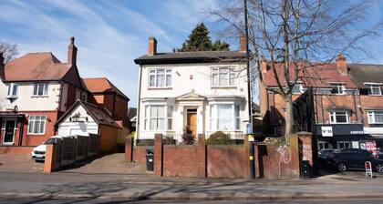 Cosy & Modern 1-Bed, City Centre w/ free parking