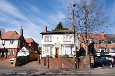 Cosy & Modern 1-Bed, City Centre w/ free parking