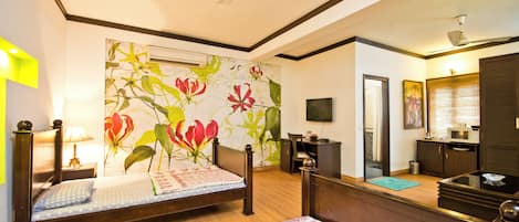 5 bedrooms, iron/ironing board, WiFi, bed sheets