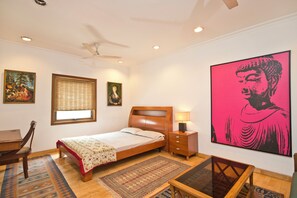 5 slaapkamers, een strijkplank/strijkijzer, wifi, beddengoed