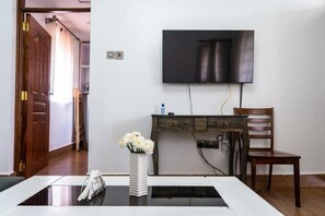 Classic-Apartment, Balkon | Wohnzimmer