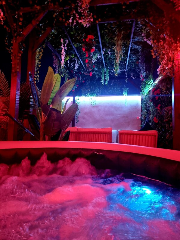 Bain à remous extérieur