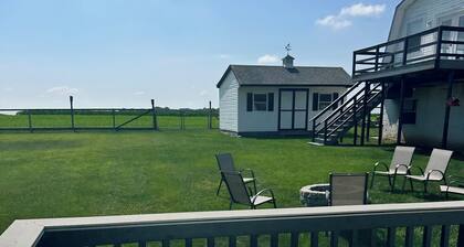 This stylish and spacious 3 bedroom home overlooks the beautiful farm fields in Southern Lancaster County