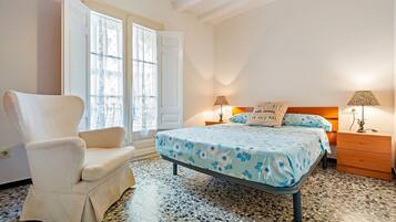 2 slaapkamers, een strijkplank/strijkijzer, wifi, beddengoed