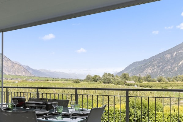 Outdoor dining - Thermal Relaxation in Saillon near the baths 4 pers (Saillon)