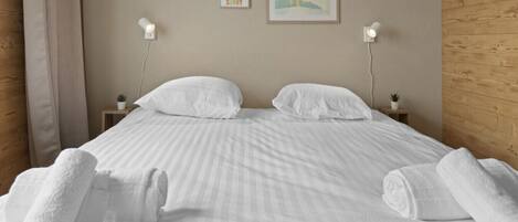 Free WiFi, bed sheets